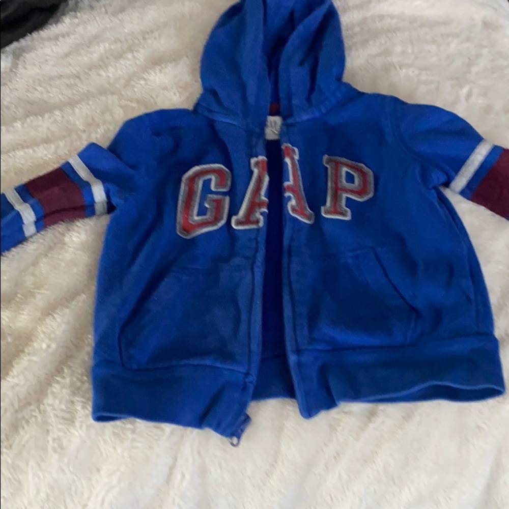 Gap Sweat shirt